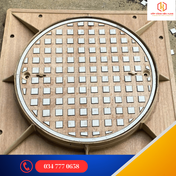 QUY TRÌNH SẢN XUẤT NẮP CỐNG BẰNG GANG TẠI KIẾN HƯNG: CHUẨN XÁC TRONG TỪNG CÔNG ĐOẠN 3 Mẫu khuôn nắp hố ga bằng gỗ