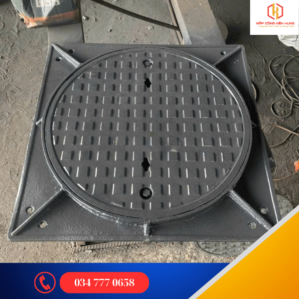 QUY TRÌNH SẢN XUẤT NẮP CỐNG BẰNG GANG TẠI KIẾN HƯNG: CHUẨN XÁC TRONG TỪNG CÔNG ĐOẠN 2 sản phẩm làm từ khuôn gỗ